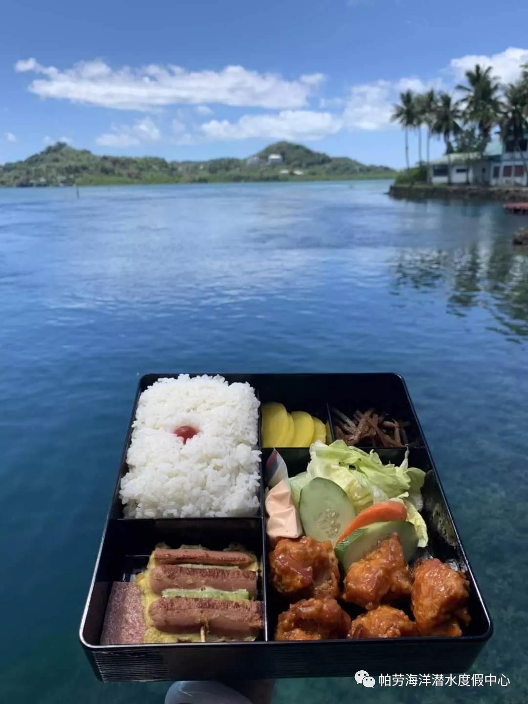LUNCH BOX