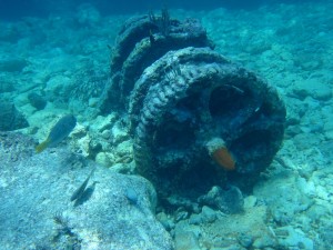 The Winch at Molasses Reef is Unmoved. New Artifacts unearthed around it! 