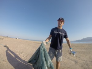 A free dive instructor helping 