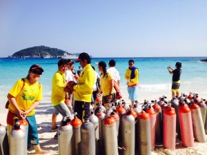 Cleaning project & Tie a buoy at similan
