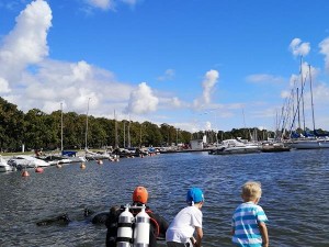Jussi Heikkola and his family preparing for the cleanup