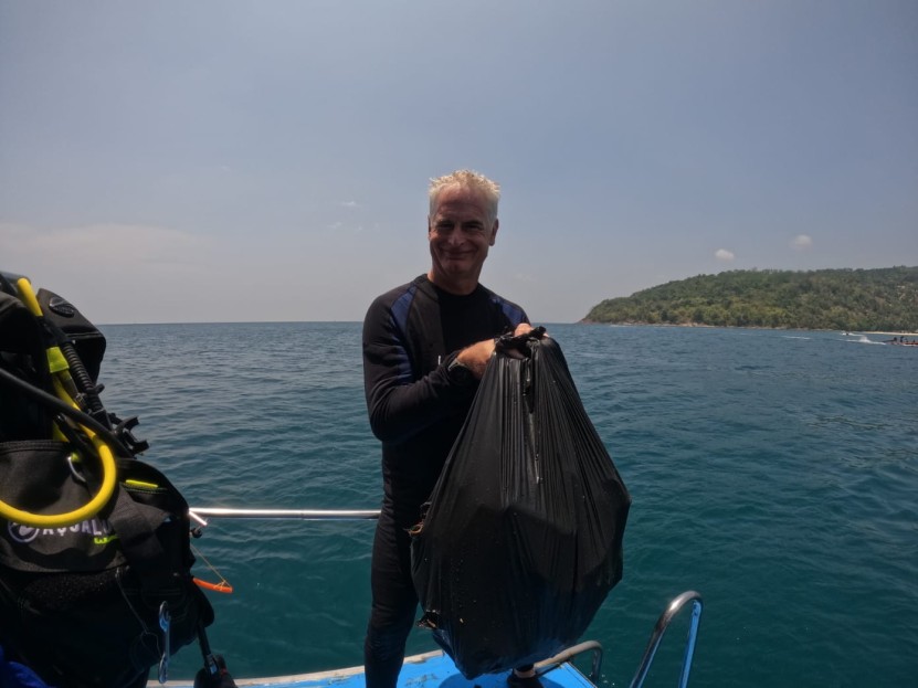 Boat Dive Coupled with Dive Against Debris